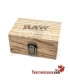 Een ruwe houten kist, formaat 12,6 x 8,5 cm.